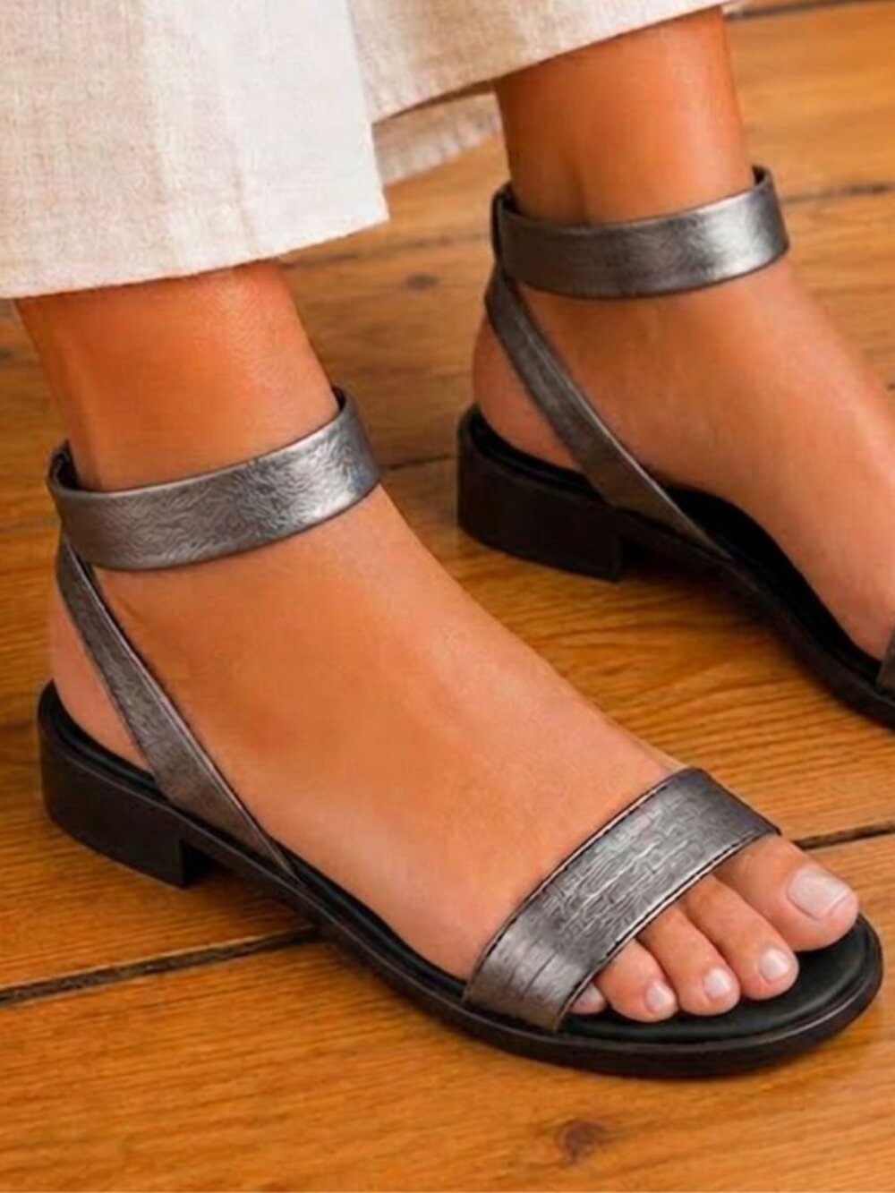 Donald J. Pliner Sandals with Metallic Pewter Elastic Straps, size 7